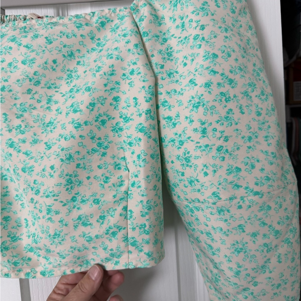 Levi’s Floral Square-Neck Puff Sleeve Crop Top - Picture 3 of 9